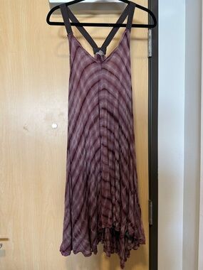 Ecote Mauve Asymmetrical V-Neck Flowy Dress with Strappy Back